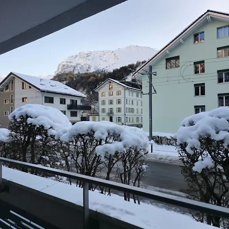 Naehe Bahnhof Und Skistation