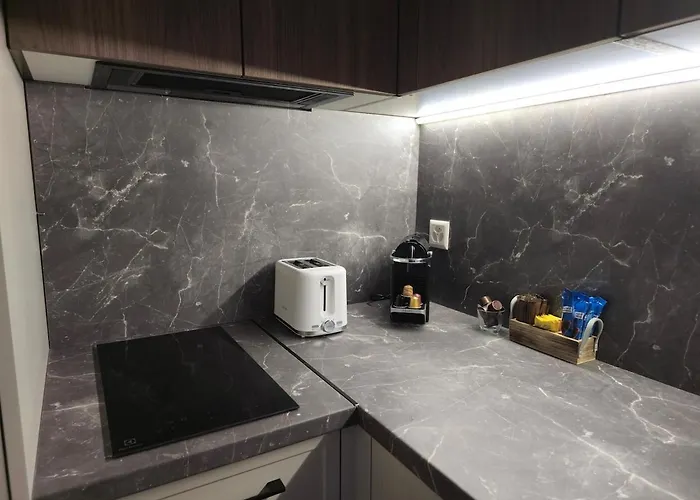 Naehe Bahnhof Und Skistation