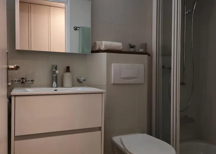 Naehe Bahnhof Und Skistation 英格堡