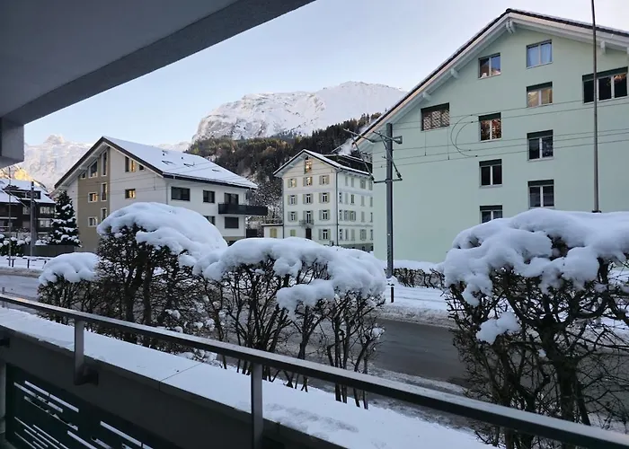 Naehe Bahnhof Und Skistation